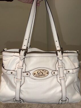 Gucci White Leather Shoulder Bag with Gold Plaque